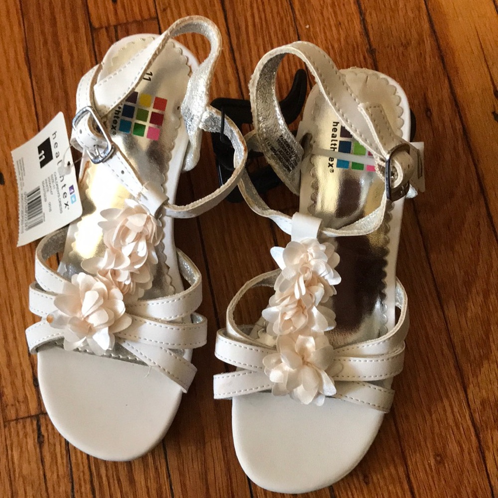 Kids kitten heel shoes